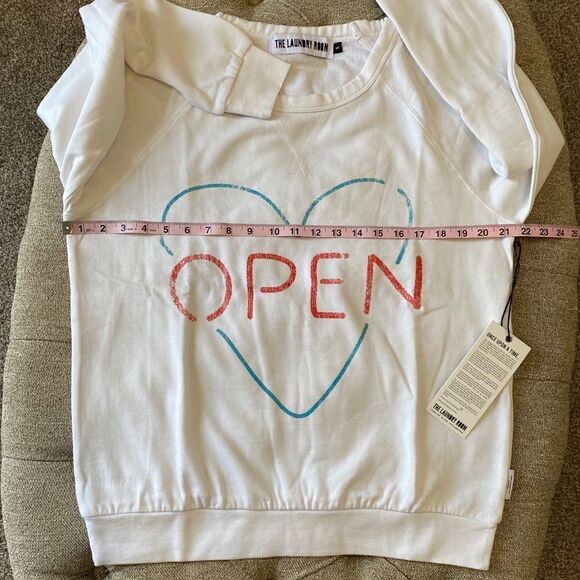Oversized Open Heart Sweatshirt - Picture 5 of 6